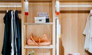 5 Tips dan Trik Menata Lemari Pakaian Minimalis Modern Supaya Tetap Rapi